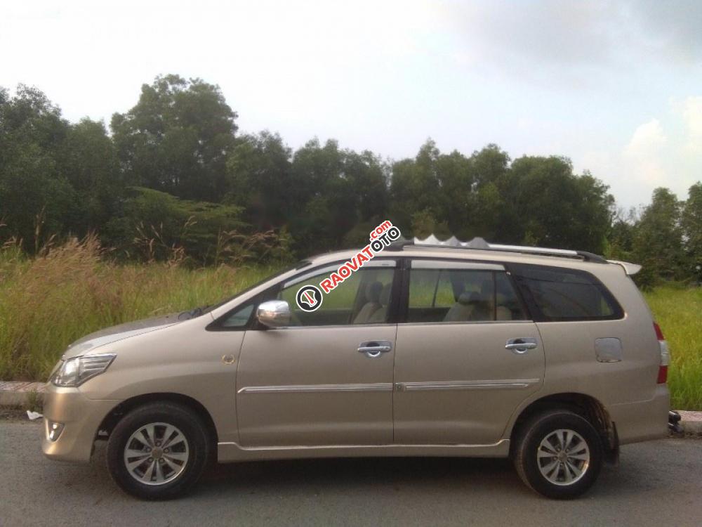 Cần bán lại xe Toyota Innova J năm 2008, màu ghi vàng -0