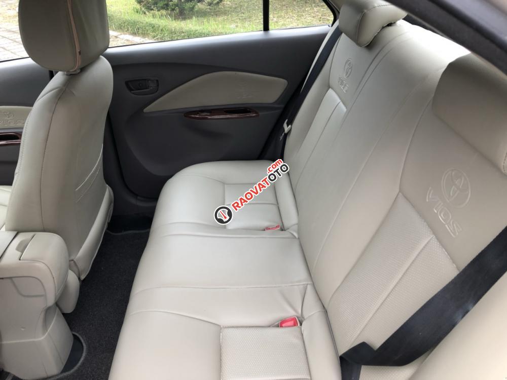 Cần bán Toyota Vios đời 2010, màu bạc, giá tốt-3