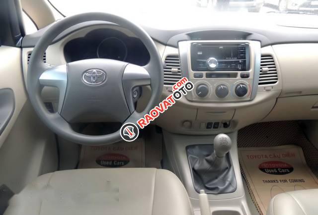 Bán gấp Toyota Innova E sản xuất 2016 chính chủ, giá tốt-5