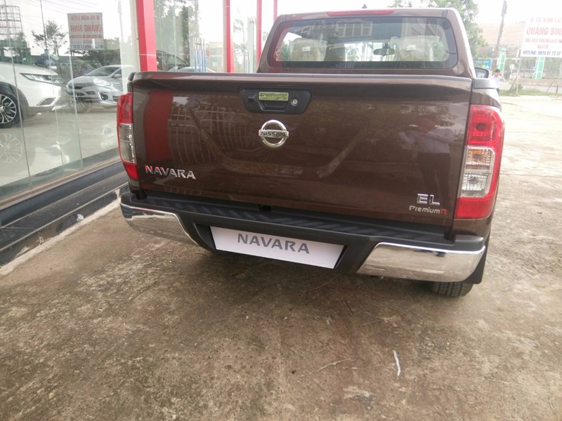 Cần bán Nissan Navara đời 2017, màu nâu, nhập khẩu nguyên chiếc-4