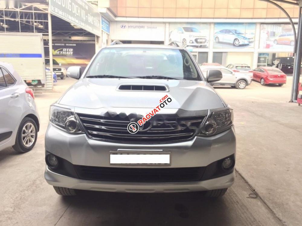 Cần bán Toyota Fortuner G sản xuất 2014, màu bạc xe gia đình-1