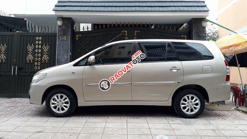 Bán ô tô Toyota Innova E năm 2014 số sàn, 620tr-2