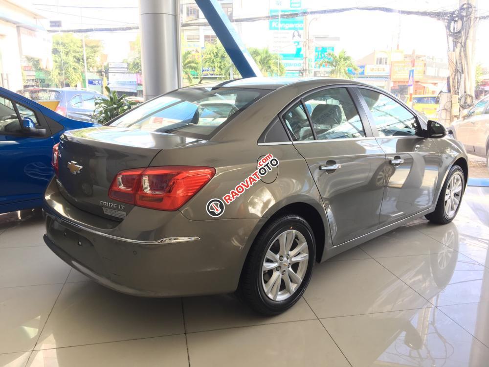 Chevrolet Cruze LT 1.6L màu nâu 5 chỗ, mua xe trả góp, giao xe tận nơi - LH: 0945.307.489-2