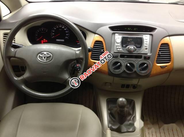 Bán ô tô Toyota Innova 2.0G năm 2011, màu bạc chính chủ, 370 triệu-1