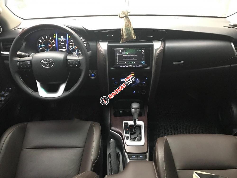 Bán Toyota Fortuner 2.7V sản xuất 2017, màu trắng, xe nhập, số tự động-7