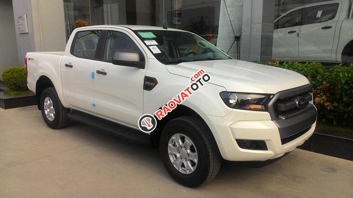 Bán ô tô Ford Ranger XLS MT năm 2017, màu trắng, xe nhập, giá 652tr-1