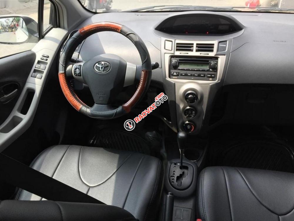 Cần bán gấp Toyota Yaris 1.3 AT đời 2010, màu trắng, nhập khẩu nguyên chiếc chính chủ-5