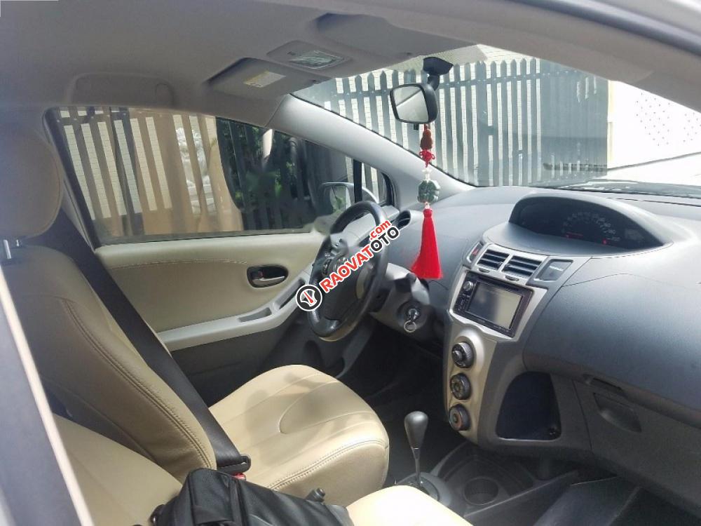 Cần bán lại xe Toyota Yaris đời 2010, màu bạc, nhập khẩu số tự động-2