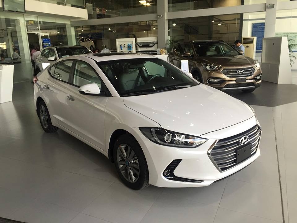 Bán ô tô Hyundai Elantra năm 2017, màu trắng, nhập khẩu  -6