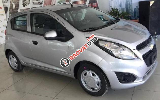 Bán ô tô Chevrolet Spark 1.2LS MT đời 2017, màu bạc-1