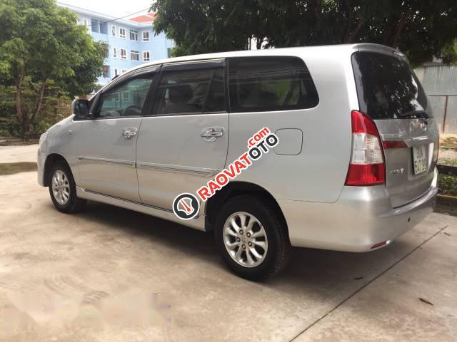 Bán Toyota Innova đời 2015, màu bạc-2