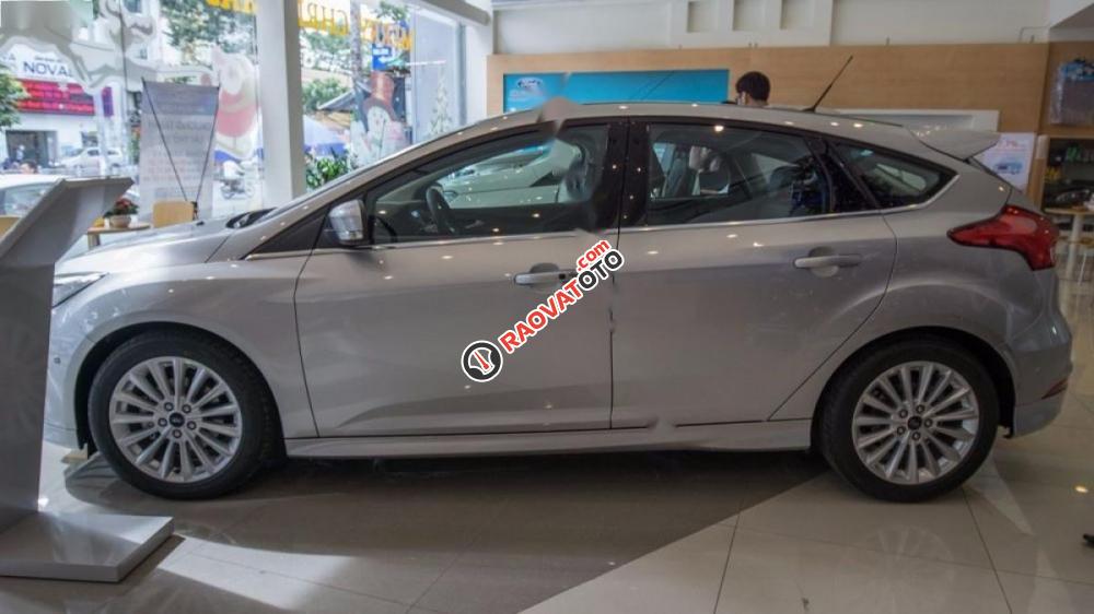 Cần bán Ford Focus Sport 1.5L sản xuất 2017, màu bạc-6