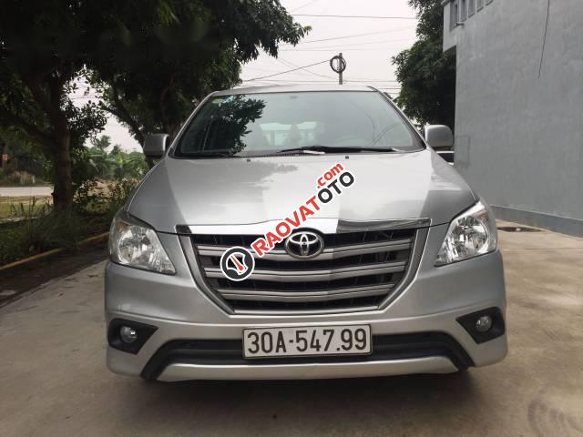 Bán Toyota Innova đời 2015, màu bạc-0