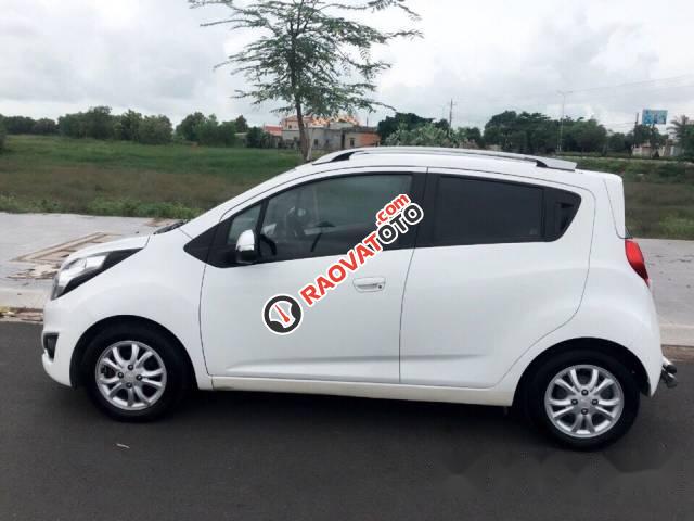 Bán xe Chevrolet Spark sản xuất 2015, màu trắng-2