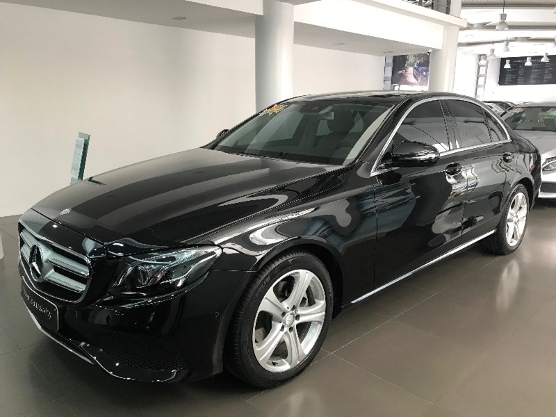 Cần bán Mercedes đời 2017, màu đen, nhập khẩu-2