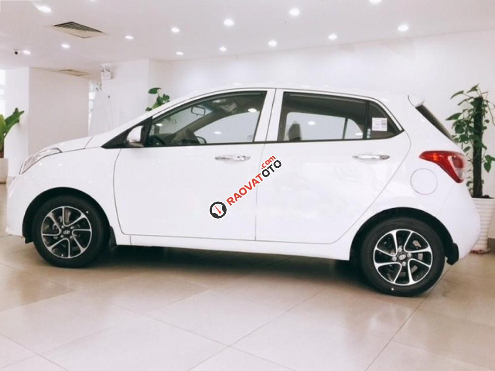 Cần bán xe Hyundai Grand i10 năm 2017, màu trắng, giá tốt-0