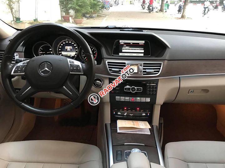 Bán xe Mercedes E200 đời 2014, màu đen nội thất kem-12