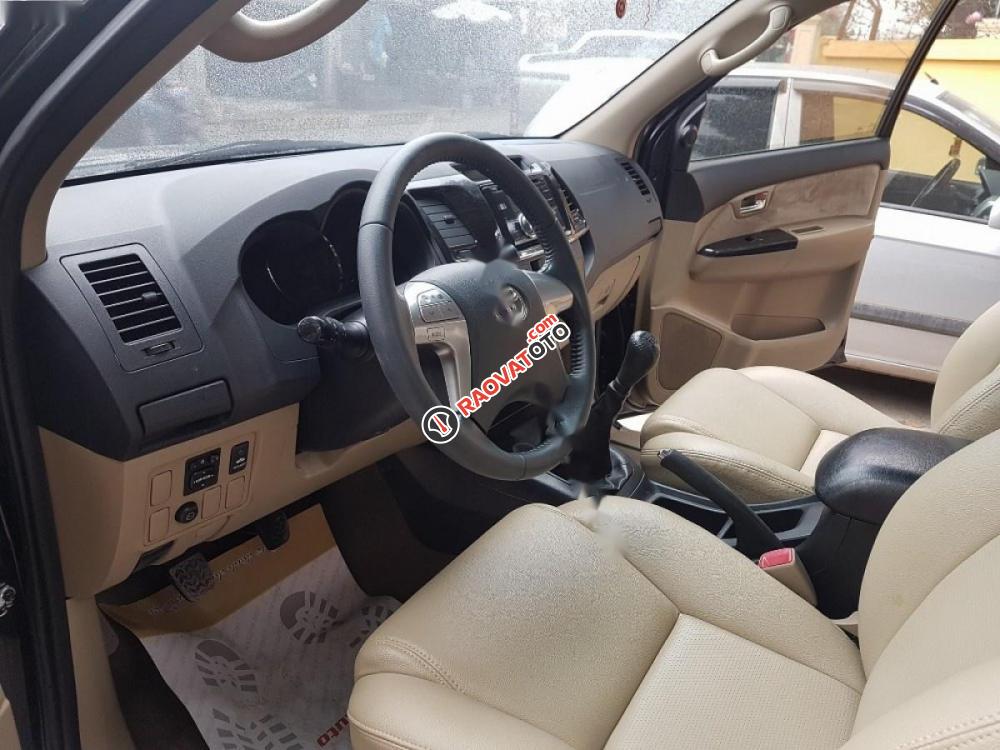 Cần bán xe Toyota Fortuner 2.5G đời 2014, màu đen số sàn, 805 triệu-2