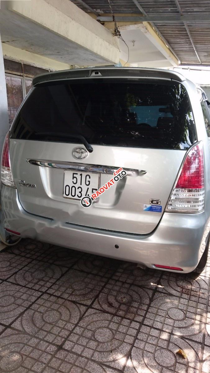 Bán Toyota Innova G đời 2011, màu bạc xe gia đình-9