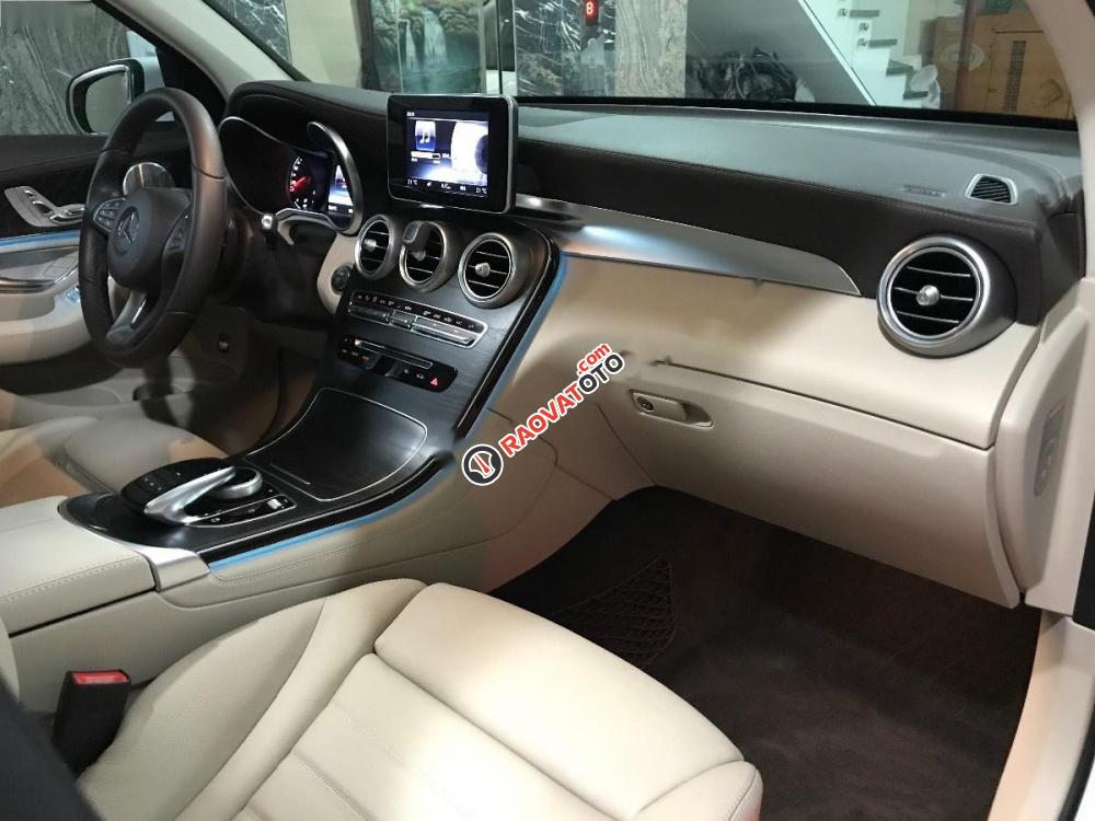 Bán Mercedes GLC 300 2.0AT 4matic sản xuất 2016, màu trắng-3