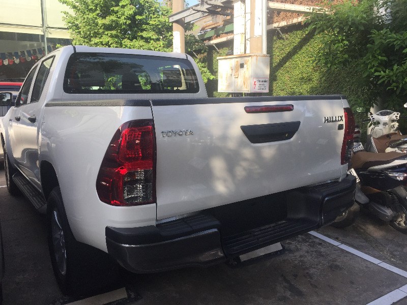 Bán xe Toyota Hilux đời 2017, màu trắng, nhập khẩu, giá chỉ 673 triệu-5