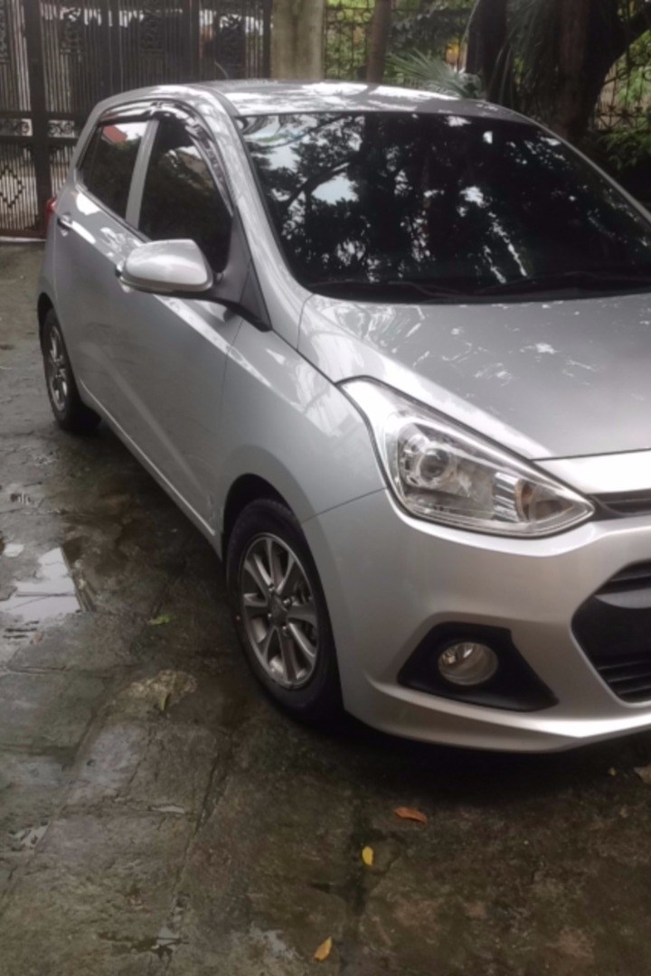 Cần bán gấp Hyundai Grand i10 đời 2014, màu bạc, xe nhập-1