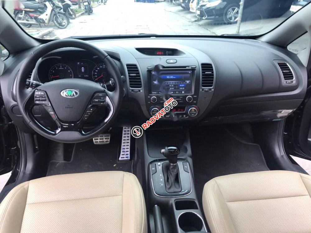Bán xe Kia Cerato 1.6 AT đời 2016, màu đen còn mới-6