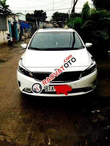 Bán ô tô Kia Cerato 1.6AT đời 2017, màu trắng, giá 600tr-2