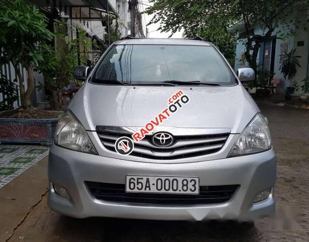 Bán Toyota Innova đời 2009, màu bạc xe gia đình, 415tr-0