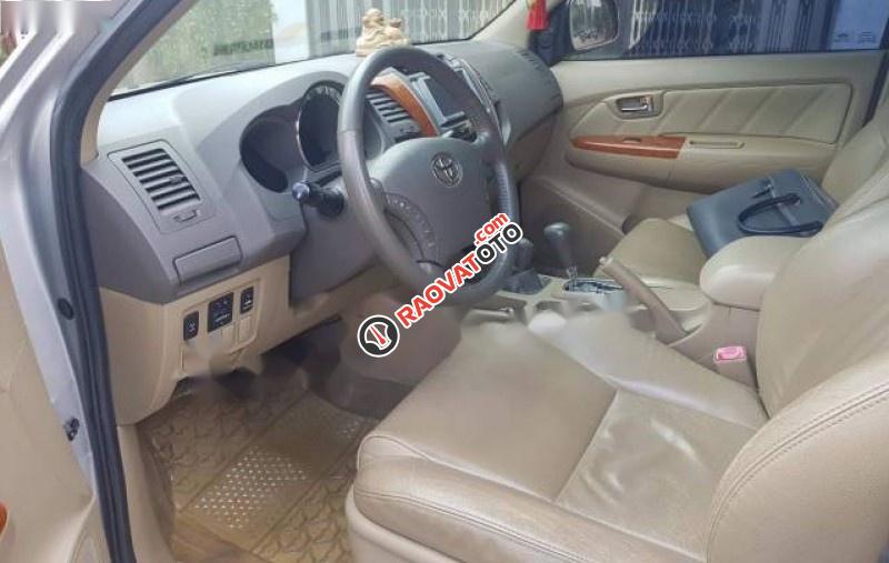 Cần bán lại xe Toyota Fortuner 2.7V 4x4 AT đời 2010, màu bạc xe gia đình giá cạnh tranh-2