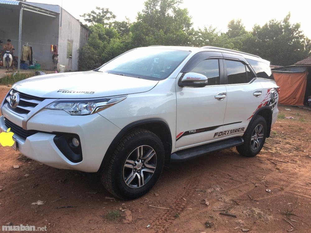 Cần bán xe Toyota Fortuner sản xuất 2017, màu trắng, nhập khẩu-0