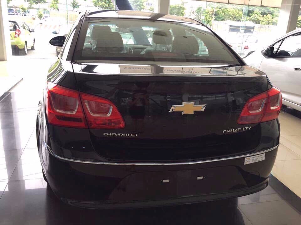 Bán Chevrolet Cruze đời 2017, màu đen, xe nhập-4