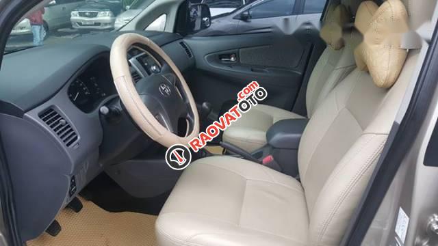 Bán lại xe Toyota Innova E năm 2013-2