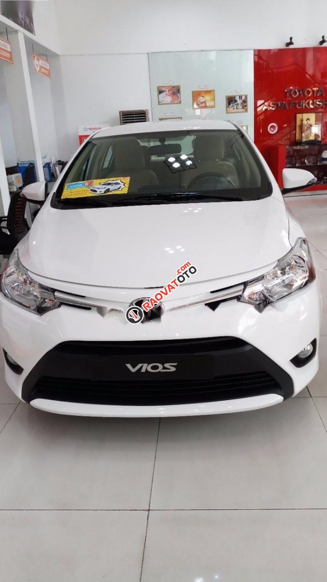 Cần bán Toyota Vios 1.5E đời 2017, màu trắng-0