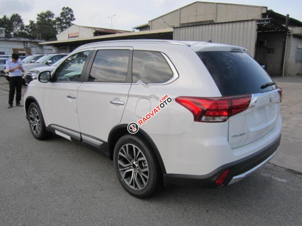 Bán xe Mitsubishi Outlander đời 2017, màu trắng, nhập khẩu Nhật Bản-3