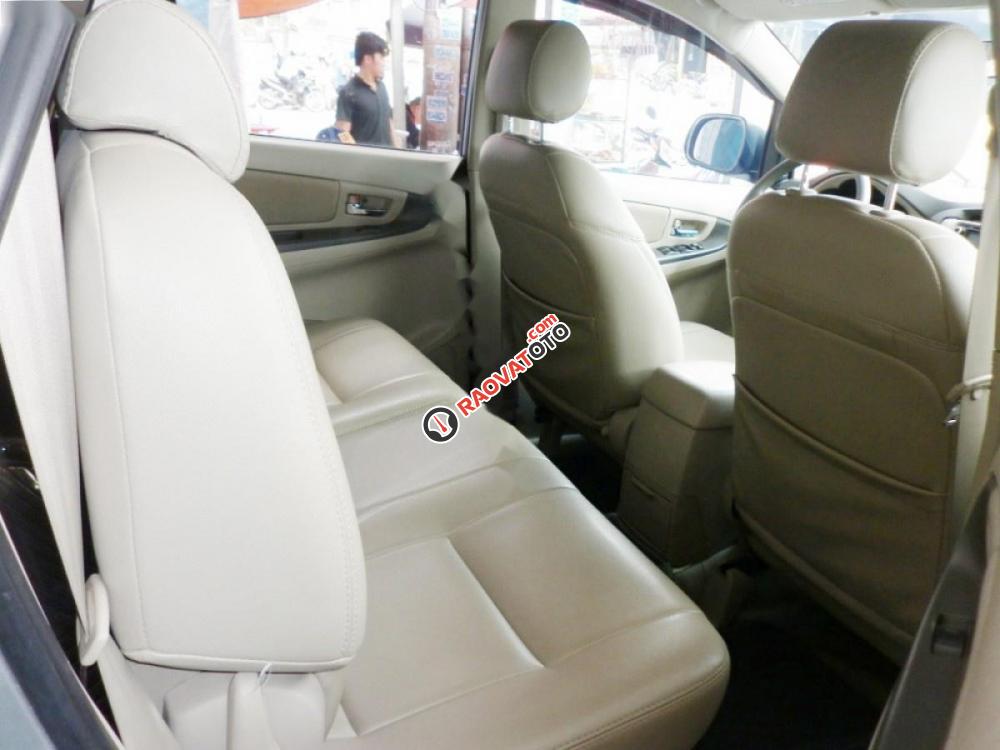 Bán ô tô Toyota Innova 2.0E đời 2015, màu bạc số sàn-9