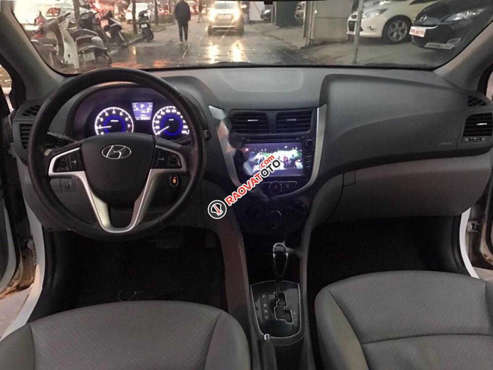 Cần bán xe Hyundai Accent 1.4AT đời 2011, màu trắng, nhập khẩu số tự động-6