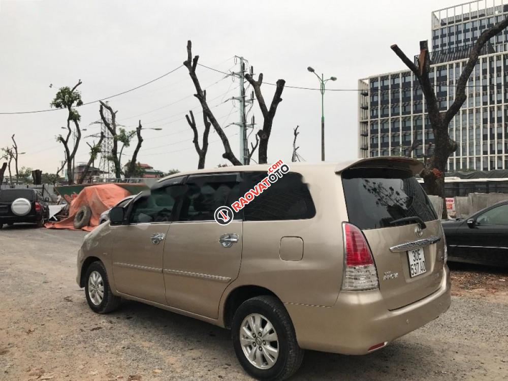 Cần bán Toyota Innova 2.0G đời 2010, màu vàng chính chủ-2