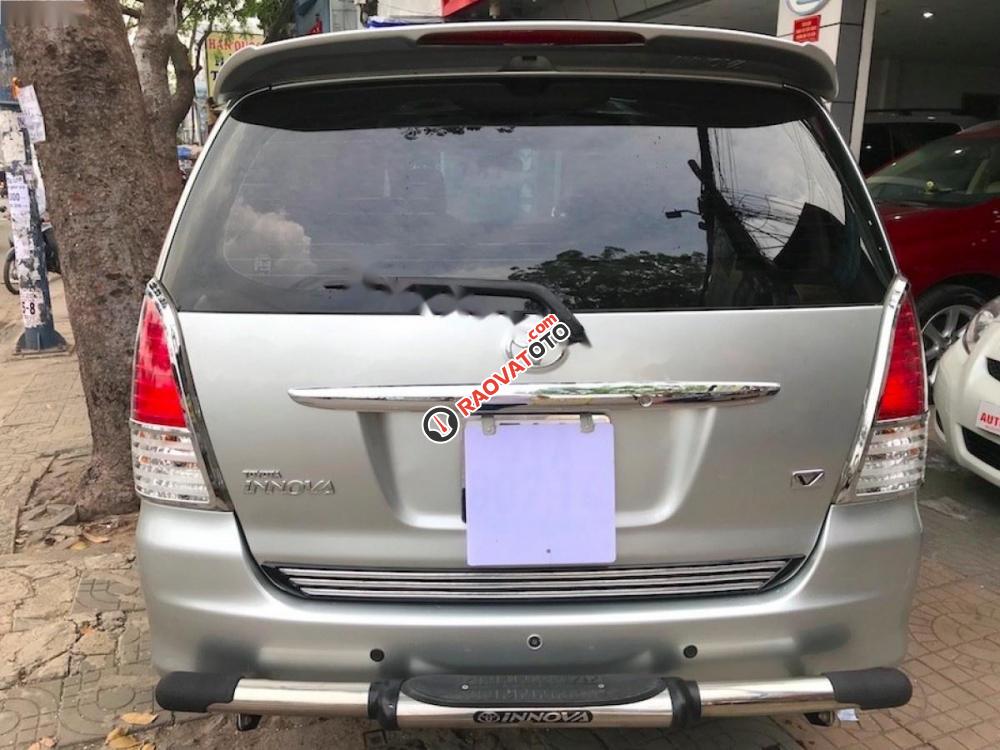 Cần bán lại xe Toyota Innova V đời 2009, màu bạc xe gia đình-0