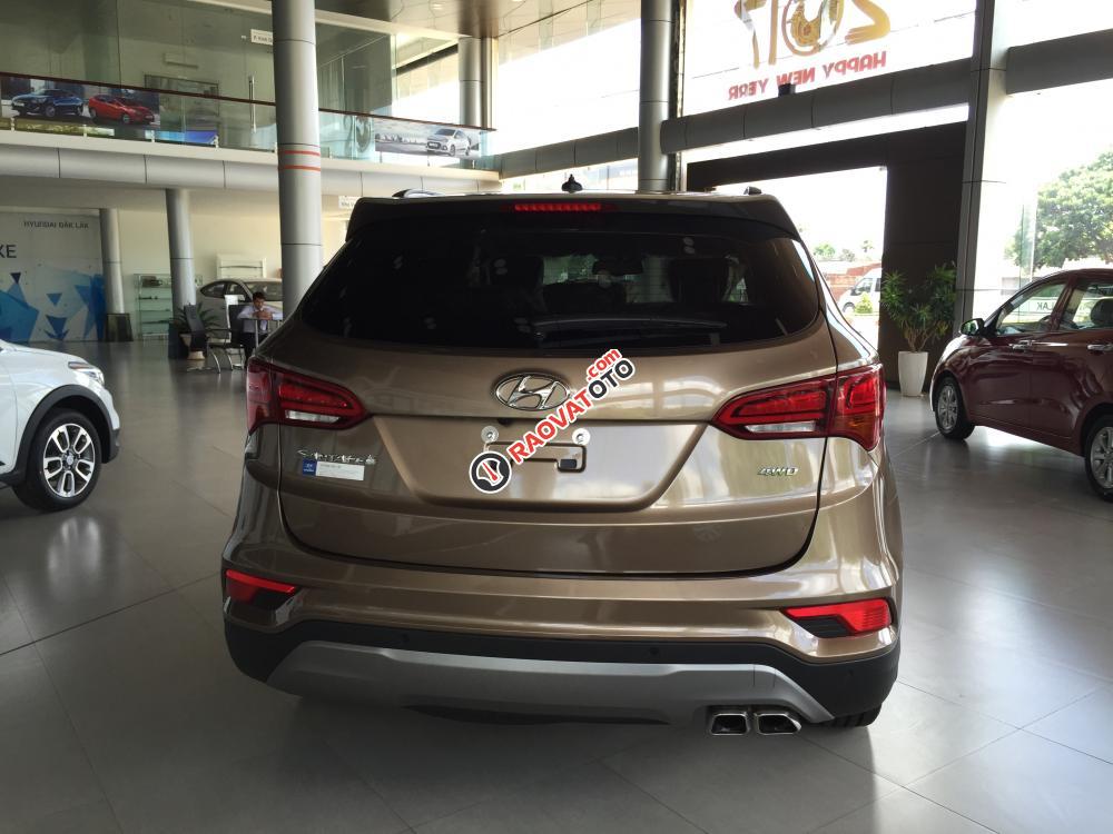 Bán gấp Hyundai Santa Fe 2.4AT 2017, màu nâu, 898 triệu, KM: 202.000.000đ, góp 85% xe. ĐT cọc xe: 0941.46.22.77-3