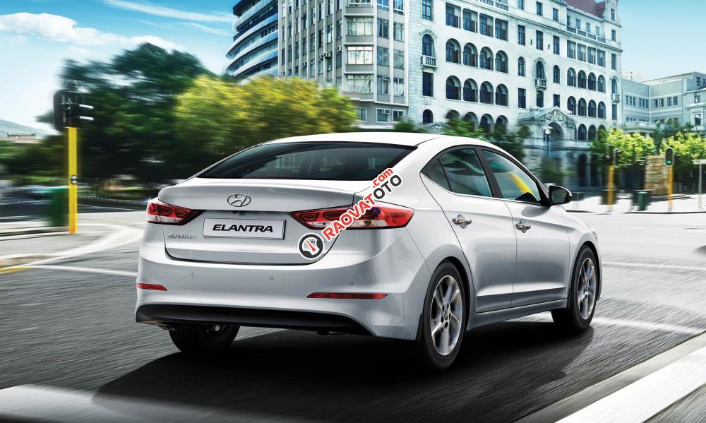 Bán Hyundai Elantra 1.6 GLS đời 2017, màu trắng, giá chỉ 545 triệu, LH: 0933016693-8