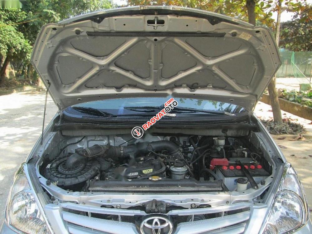 Bán ô tô Toyota Innova 2.0G đời 2010, màu bạc chính chủ-9