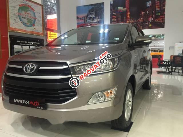 Bán xe Toyota Innova đời 2017, màu xám -1