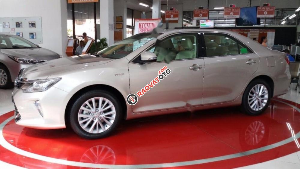 Cần bán xe Toyota Camry 2.0E 2017, giá 940tr-1