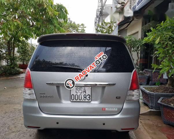 Bán Toyota Innova đời 2009, màu bạc xe gia đình, 415tr-2