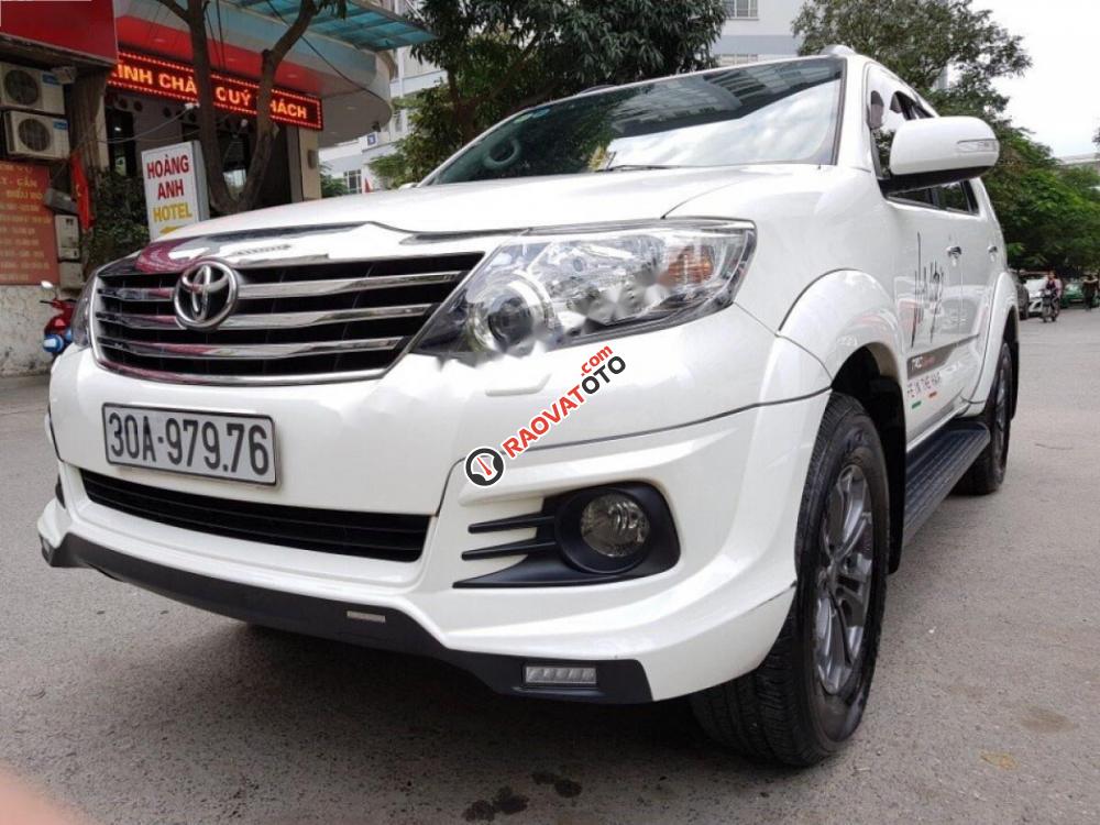 Cần bán Toyota Fortuner 2.7V 4x4 AT đời 2016, màu trắng số tự động-2