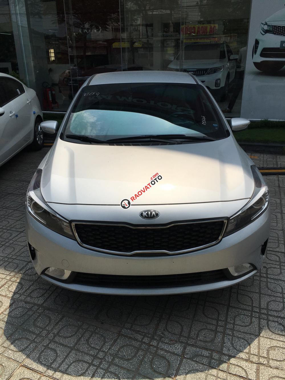 Bán xe Kia Cerato 2.0 màu bạc, hỗ trợ vay 90%-0