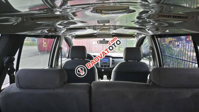 Bán xe Toyota Innova năm 2012, màu bạc-4