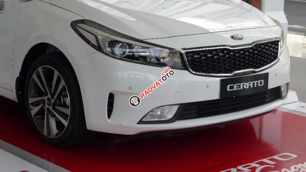 Cần bán Kia Cerato Signature 2.0 AT đời 2017, màu trắng-2