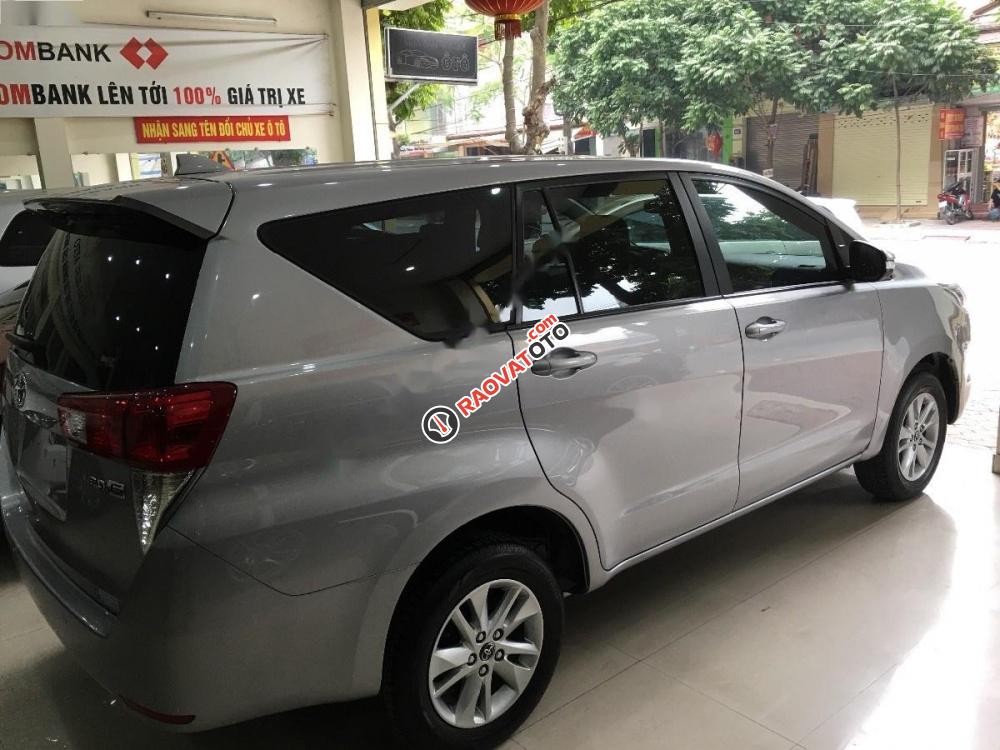 Cần bán xe Toyota Innova 2.0E đời 2016, màu bạc, giá tốt-3